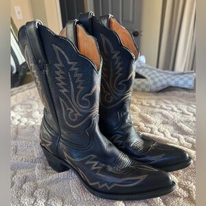 8 1/2 women’s Santa Fe Boot Co cowboy boots